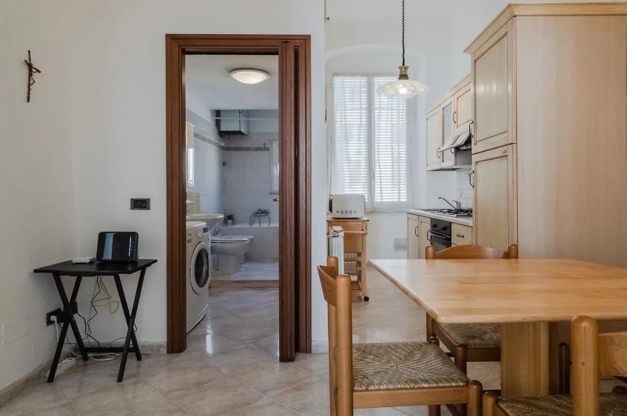 Lighthouse Central Apartment W/ Balcony La Spezia