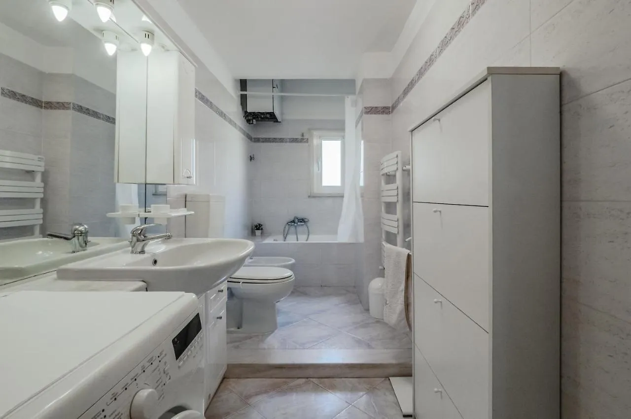 Lighthouse Central Apartment W/ Balcony La Spezia